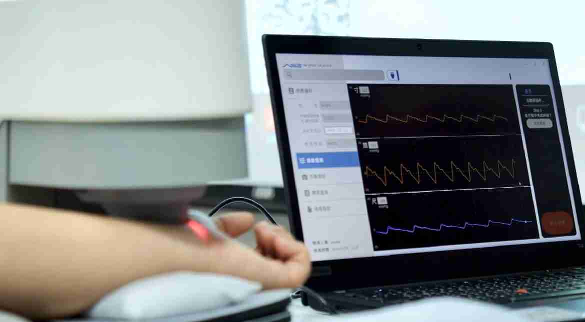 2468BET耘康以高解析与拟真的显示技术，，，，将其应用于中医检测，，，提供“中医数位化检测方案”，，使传统中医检测结果数据化与可视化