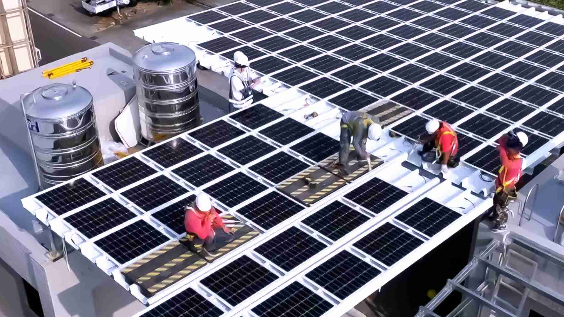 2468BET着力于替代能源之技术研发，，如光电浪板的相关制程、、、、设备与产品，，，其中所开发之光电整合型浪板，，，减少传统金属支架安装，，，更提升耐候度，，，，可广泛运用于多元场域，，，，并辅助建筑达到净零碳排目标