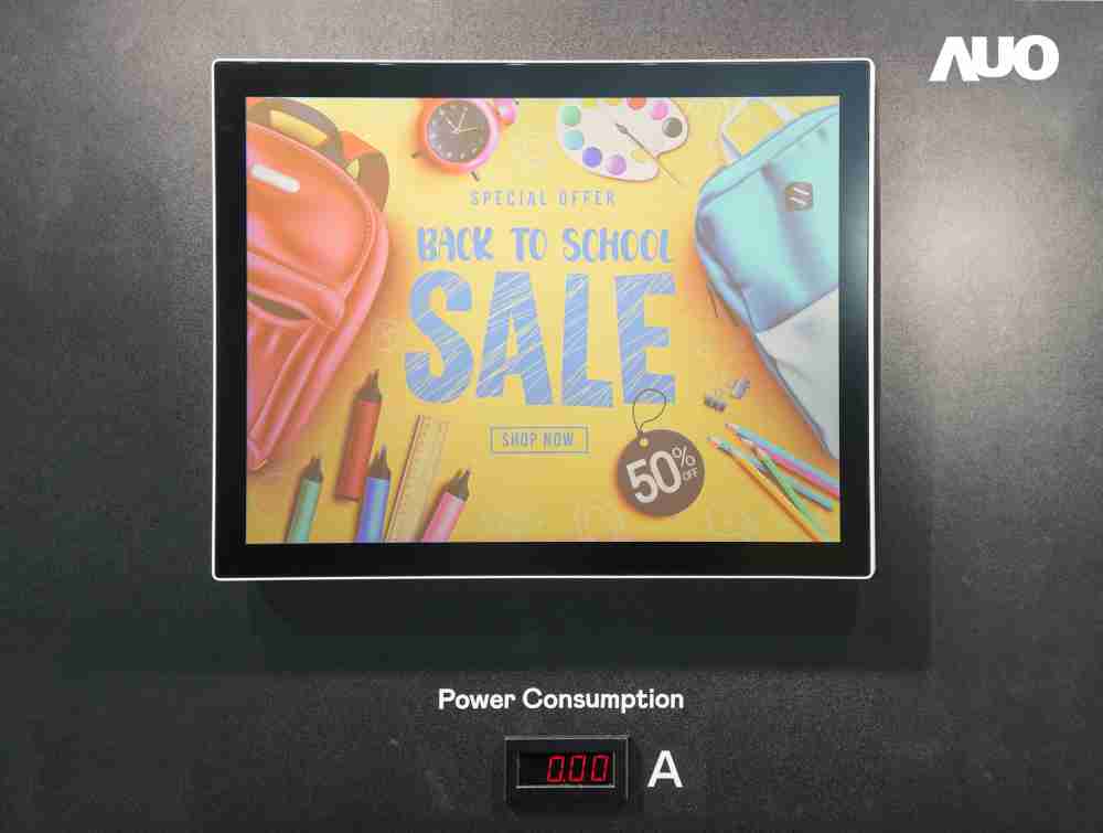 2468BET展示胆固醇液晶超低耗能户外全彩显示器，，ChLC（胆固醇液晶）以双稳态技术使静态显示零功耗，，，，具省电、、、、高彩度、、、、环保的特性，，还整合软硬件系统解决方案，，，，可透过单一云端平台管理