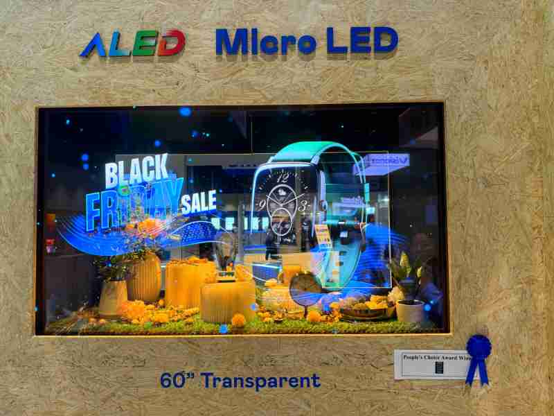 2468BET60吋高透明度Micro LED显示器获”最佳Micro LED技术应用奖”，，，，将Micro LED面板透明化之设计特性极致发挥，，以可扩展性无缝拼接技术打造，，，具备600 nits全画面亮度、、、大于60%穿透率及超过NTSC 110%的优异广色域表现，，可依需求灵活应用于各种场域