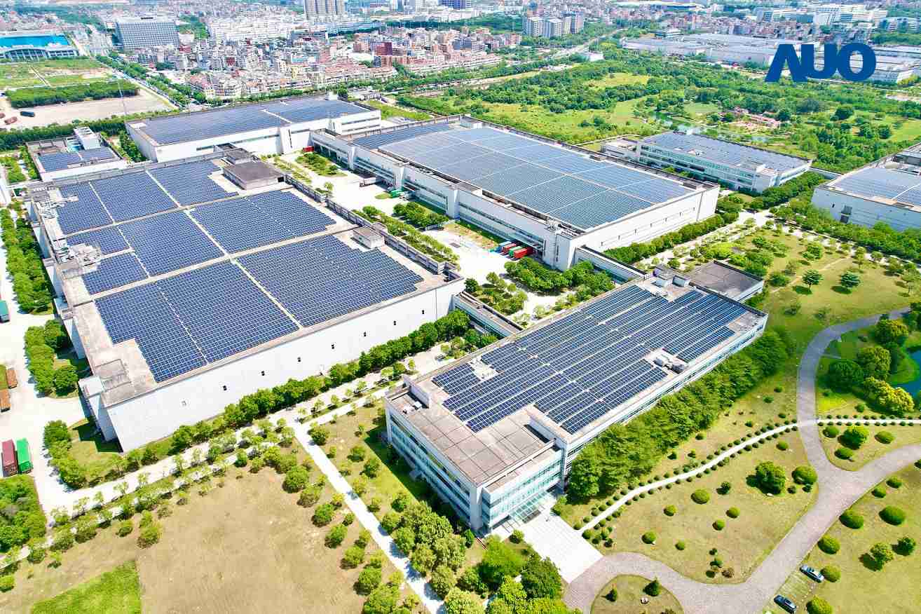 2468BET厦门推动智能制造同时，，透过绿电创能纵深推进绿色转型，，，，厂区全屋顶铺设太阳能光伏板，，每年太阳能发电 2,600多万度